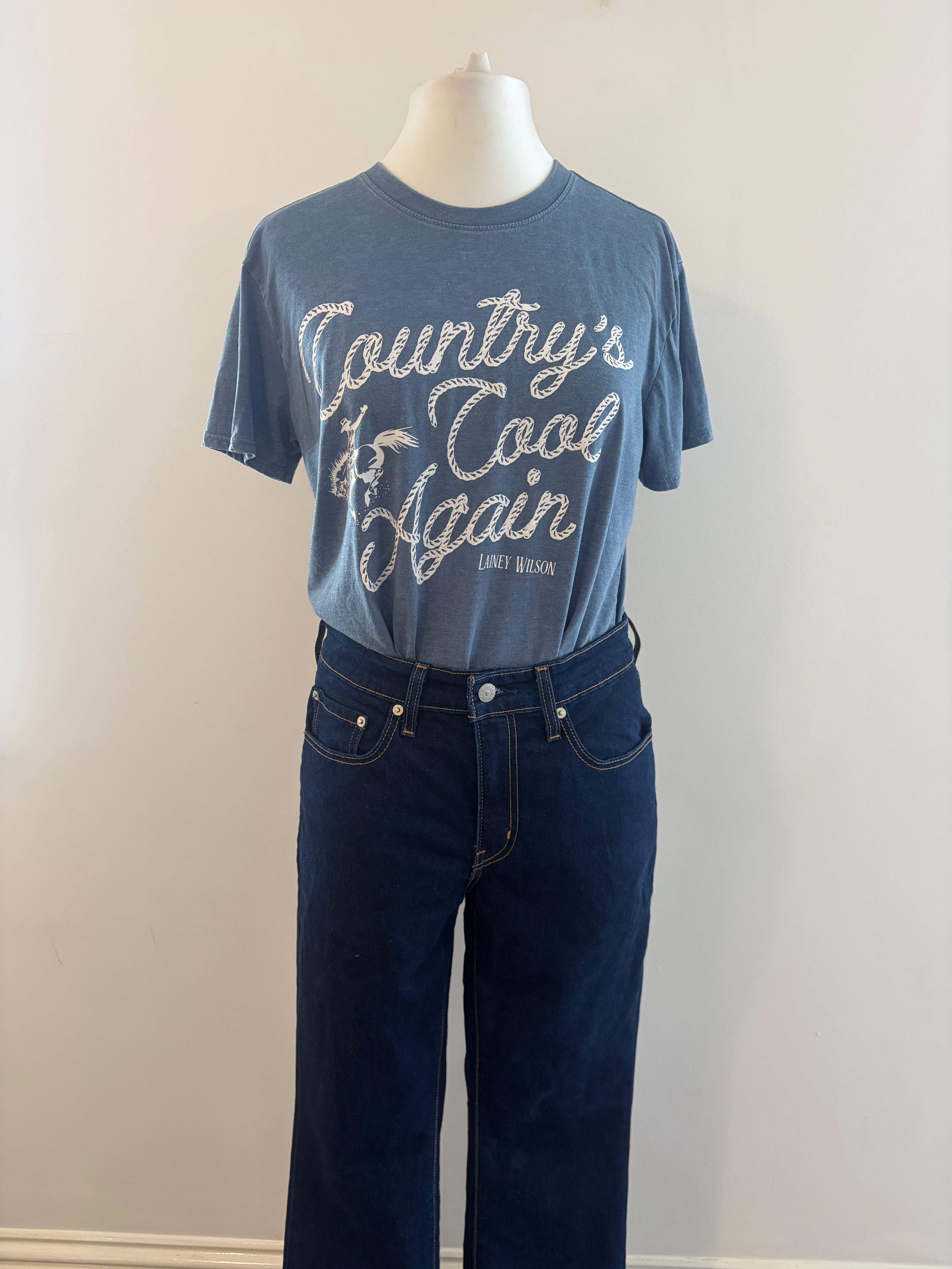 Lainey Wilson T-Shirt Small